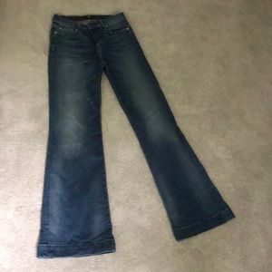 7 For All Mankind Dojo Tailorless Jeans in size 26, Medium Melrose wash.